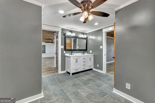 1039 Womack Road N, Garfield, GA 30425
