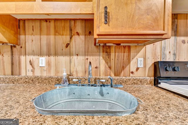 1039 Womack Road N, Garfield, GA 30425