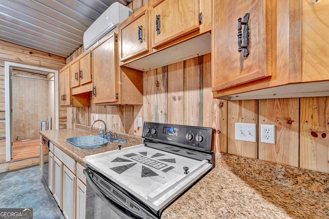 1039 Womack Road N, Garfield, GA 30425