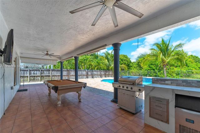 15519 SW 182nd Ln, Miami, FL 33187