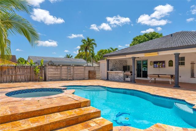 15519 SW 182nd Ln, Miami, FL 33187