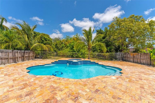 15519 SW 182nd Ln, Miami, FL 33187