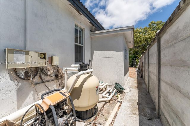 15519 SW 182nd Ln, Miami, FL 33187