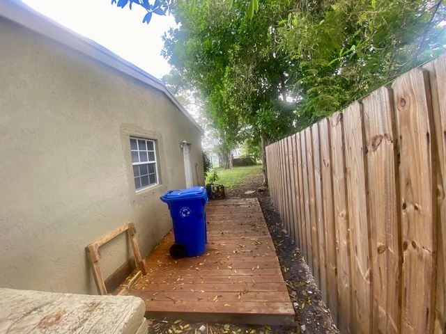 1036 NW 11TH Place, Fort Lauderdale, FL 33311