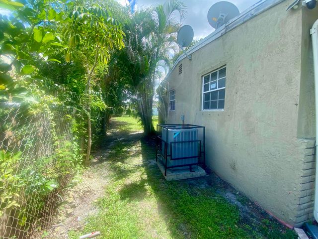 1036 NW 11TH Place, Fort Lauderdale, FL 33311