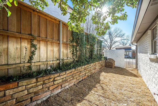 10538 Barrywood Drive, Dallas, TX 75230