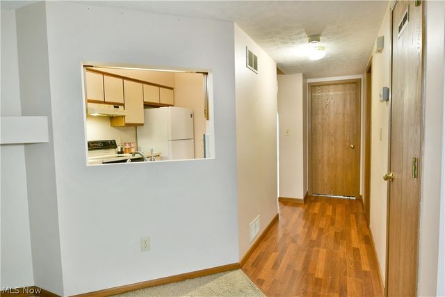 3406 Ivy Hill Circle B, Cortland, OH 44410