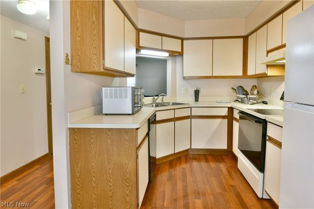 3406 Ivy Hill Circle B, Cortland, OH 44410