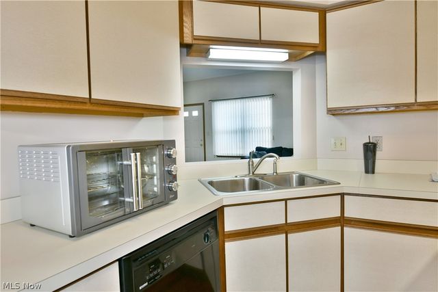 3406 Ivy Hill Circle B, Cortland, OH 44410