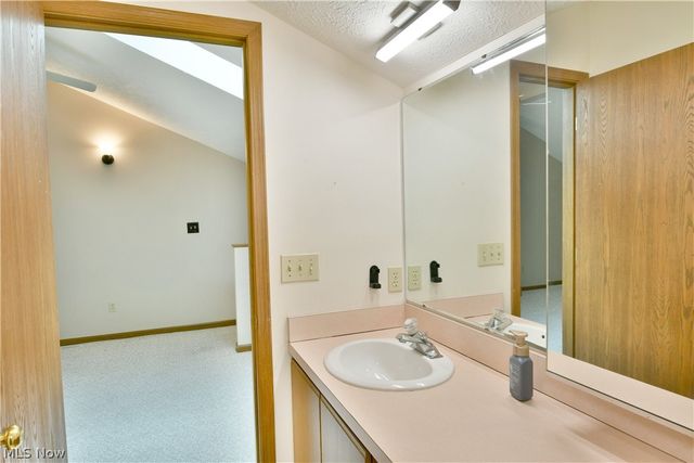 3406 Ivy Hill Circle B, Cortland, OH 44410