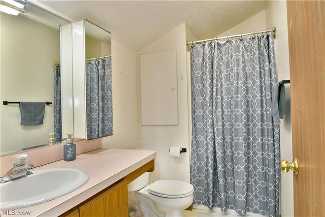 3406 Ivy Hill Circle B, Cortland, OH 44410