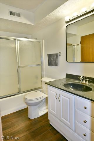 3406 Ivy Hill Circle B, Cortland, OH 44410