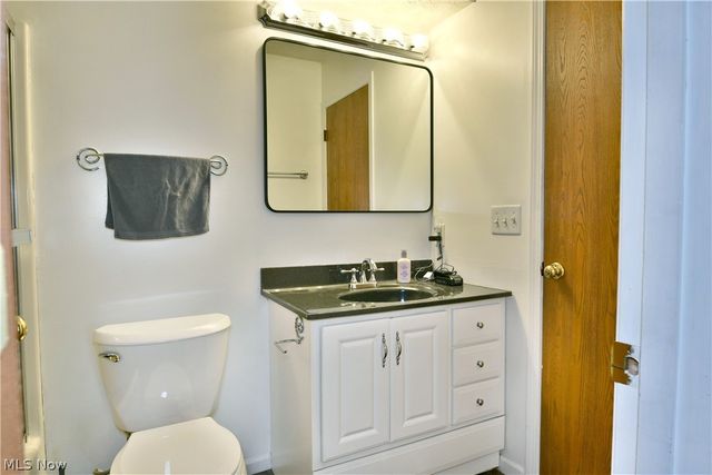 3406 Ivy Hill Circle B, Cortland, OH 44410