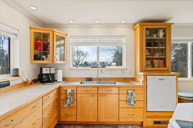 4305 Marylin Dr, Yakima, WA 98908