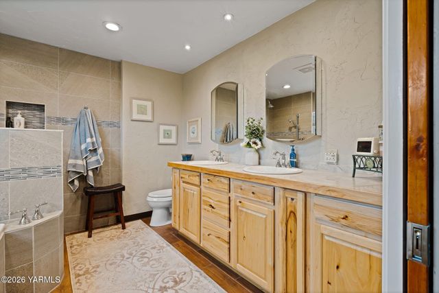 4305 Marylin Dr, Yakima, WA 98908