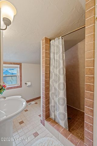 4305 Marylin Dr, Yakima, WA 98908