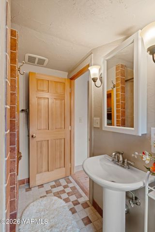 4305 Marylin Dr, Yakima, WA 98908