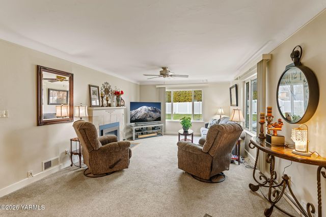 4305 Marylin Dr, Yakima, WA 98908