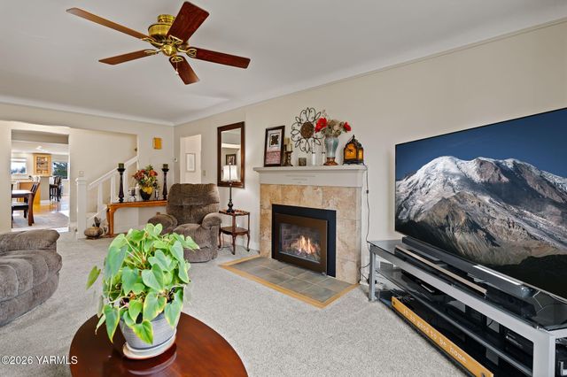 4305 Marylin Dr, Yakima, WA 98908