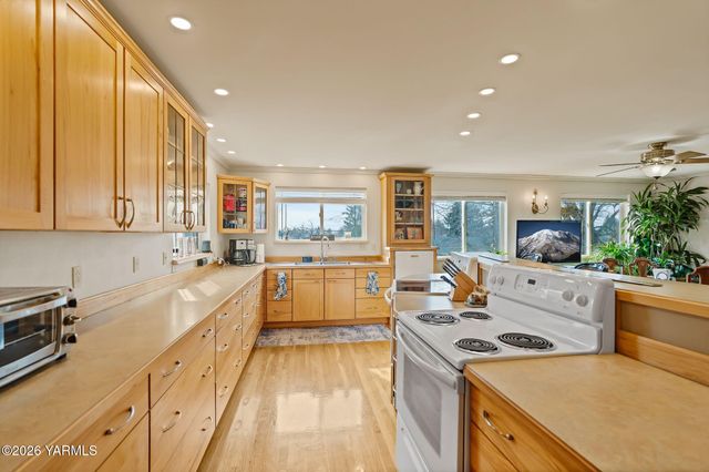 4305 Marylin Dr, Yakima, WA 98908