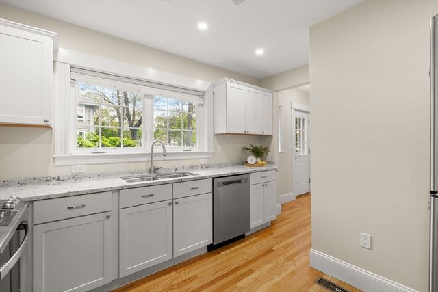 106 Central St, Hingham, MA 02043