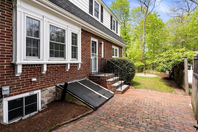 106 Central St, Hingham, MA 02043