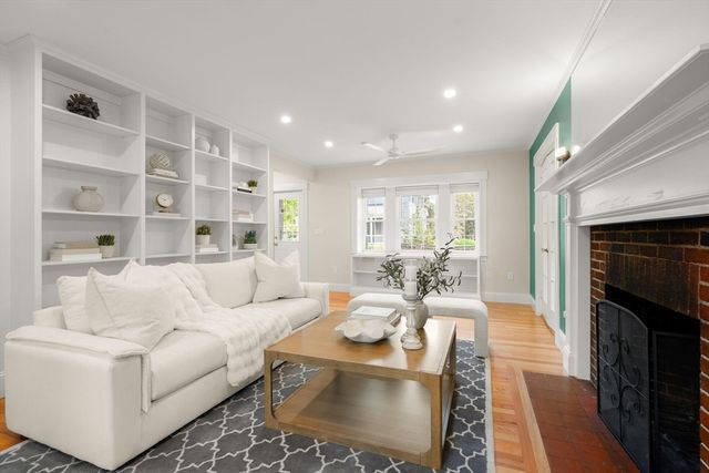 106 Central St, Hingham, MA 02043