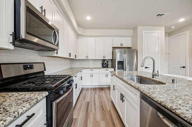 296 Ferndale Street, Lewisville, TX 75056