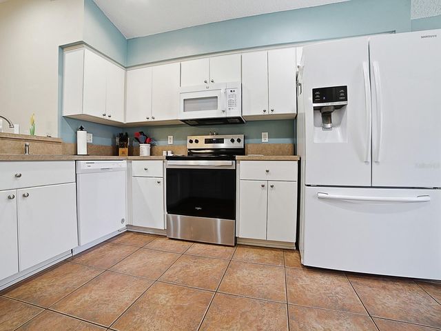 5052 CHINA SEA, Tavares, FL 32778