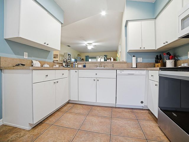 5052 CHINA SEA, Tavares, FL 32778
