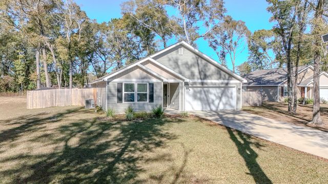 252 Squirrel Road, Defuniak Springs, FL 32433