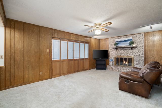 833 Ray Andra Drive, Desoto, TX 75115