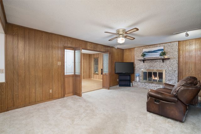 833 Ray Andra Drive, Desoto, TX 75115