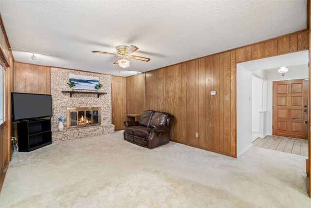 833 Ray Andra Drive, Desoto, TX 75115