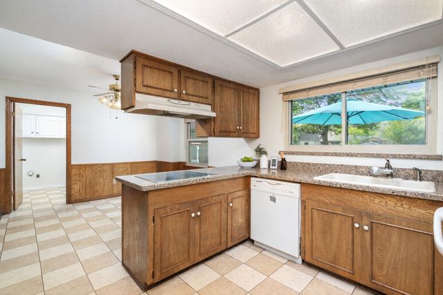 833 Ray Andra Drive, Desoto, TX 75115