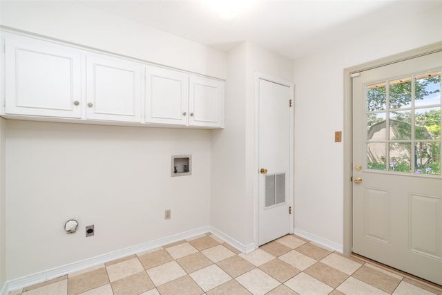 833 Ray Andra Drive, Desoto, TX 75115