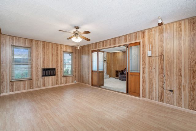 833 Ray Andra Drive, Desoto, TX 75115