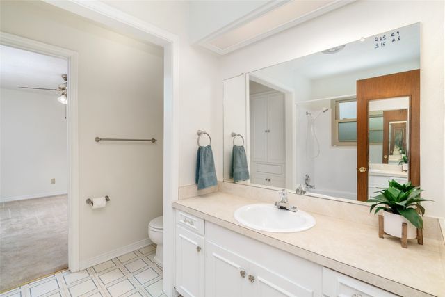 833 Ray Andra Drive, Desoto, TX 75115