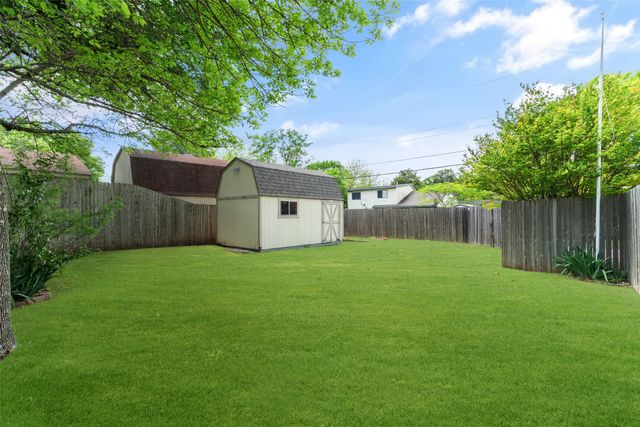 833 Ray Andra Drive, Desoto, TX 75115