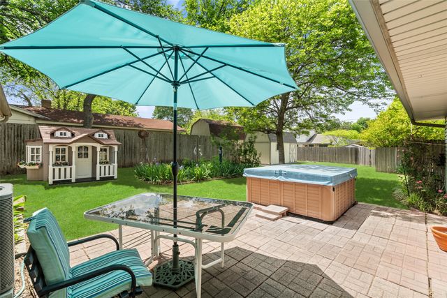 833 Ray Andra Drive, Desoto, TX 75115