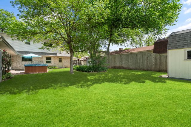 833 Ray Andra Drive, Desoto, TX 75115