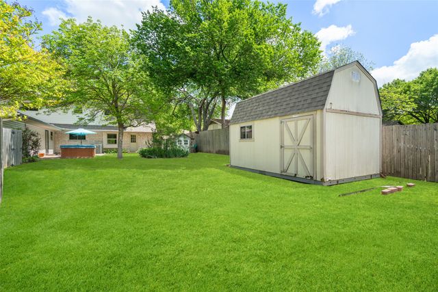 833 Ray Andra Drive, Desoto, TX 75115