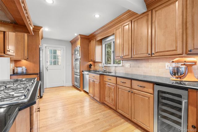 5 Wellyn Close, Bronxville, NY 10708