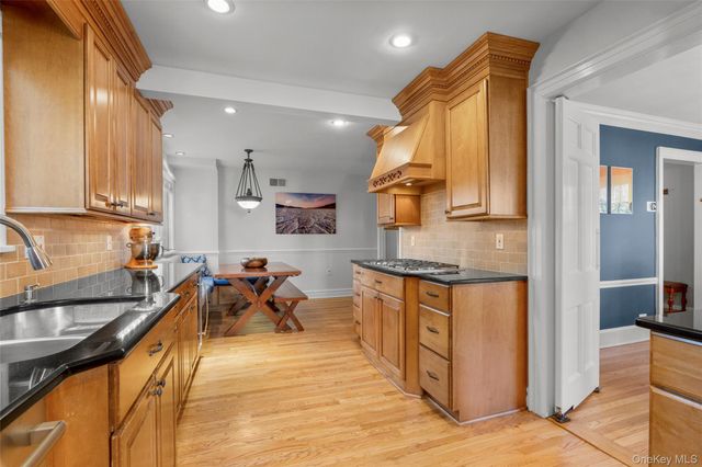 5 Wellyn Close, Bronxville, NY 10708