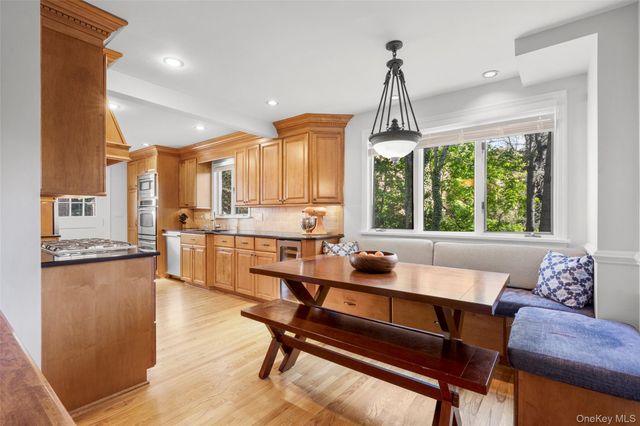 5 Wellyn Close, Bronxville, NY 10708