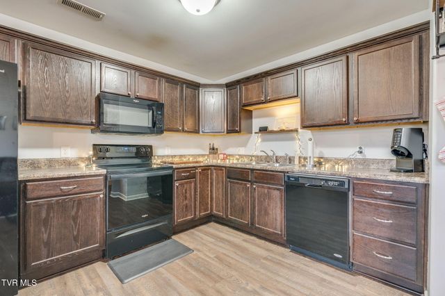 425 Manchester Place -, Bristol, TN 37620