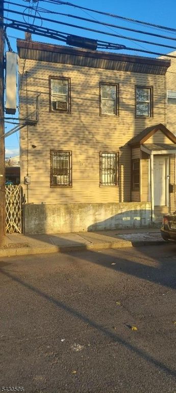 10 Duryea St, Newark City, NJ 07103