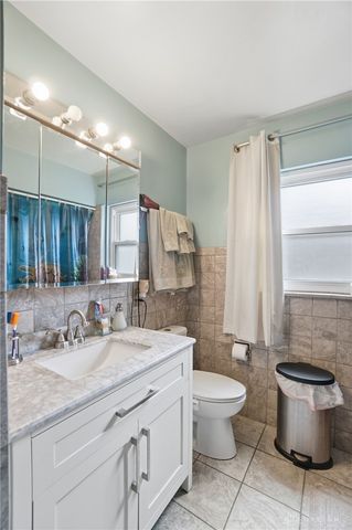 1466 S Central Drive, Beavercreek, OH 45432