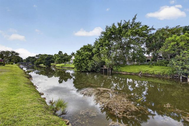 12020 W GREENWAY Drive 101, Royal Palm Beach, FL 33411