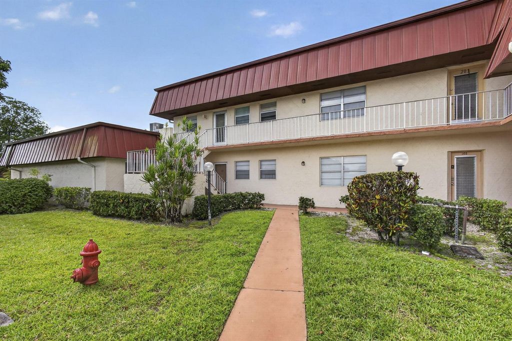 12020 W GREENWAY Drive 101, Royal Palm Beach, FL 33411